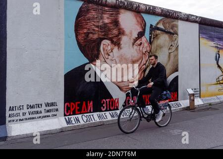 East Side Gallery, Teil der Berliner Mauer an der Muhlenstraße in Berlin Stockfoto