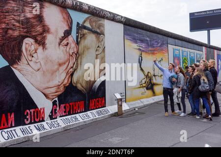 East Side Gallery, Teil der Berliner Mauer an der Muhlenstraße in Berlin Stockfoto