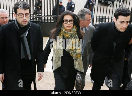 Francoise Bettencourt-Meyers, the daughter of Liliane Bettencourt and her sons Nicolas Meyers (wearing glasses) and Jean-Victor Meyers arriving at court for the 3rd day of the so-called 'Bettencourt trial' accusing 10 people close to L'Oreal heiress Liliane Bettencourt of 'exploiting' her dementia, in Bordeaux, southwestern France on January 28, 2015. Photo by Bernard-Salinier/ABACAPRESS.COM Stockfoto