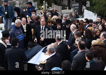 Beerdigung des griechischen Sängers Demis Roussos auf dem ersten Friedhof von Athen, Griechenland am 30. Januar 2015. Foto von Boris Pilipenko/ABACAPRESS.COM Stockfoto