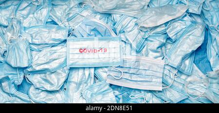 Ansteckende Maske. Medizinische Maske Textur Hintergrund. Coronavirus-Banner. Maske konzeptionell. Covid-19 Hintergrund. Coronavirus-Konzept. Gefährliche Maske Stockfoto