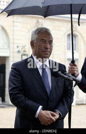 Lisbon mayor and Secretary General of the Portuguese Socialist Party, Antonio Costa answers the media whilst leaving the Elysee Palace after his meeting with French President Francois Hollande, in Paris, France on March 26, 2015. Costa's visit is part of the Summit of European Mayors for Climate hosted by Paris mayor Anne Hidalgo ahead of the United Nations Climate Change Conference, COP21, to be held at Le Bourget site near Paris from 30 November to 11 December 2015. Photo by Stephane Lemouton/ABACAPRESS.COM Stock Photo