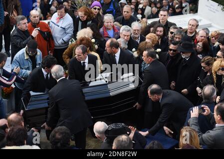 Beerdigung des griechischen Sängers Demis Roussos auf dem ersten Friedhof von Athen, Griechenland am 30. Januar 2015. Foto von Boris Pilipenko/ABACAPRESS.COM Stockfoto