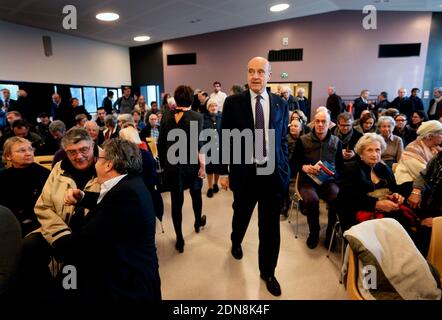 Exklusiv - Bordeaux Bürgermeister und Kandidat für die UMP-Partei Vorwahlen Alain Juppe während eines Treffens in Bordeaux, Frankreich am 27. Februar 2015. Foto von Patrick Bernard/ABACAPRESS.COM Stockfoto