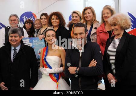 Christian Rauth, Marc-Emmanuel Dufour, Agnes Jaoui, Valerie Mairesse, Dominique Dimey, Isabelle Aubret, Valerie Trierweiler und Marc-Emmanuel Dufour bei der Eröffnung der jährlichen Foire du Trone Fun Fair 2015, am 27. März 2015 in Paris, Frankreich. Foto von Alain Apaydin/ABACAPRESS.COM Stockfoto