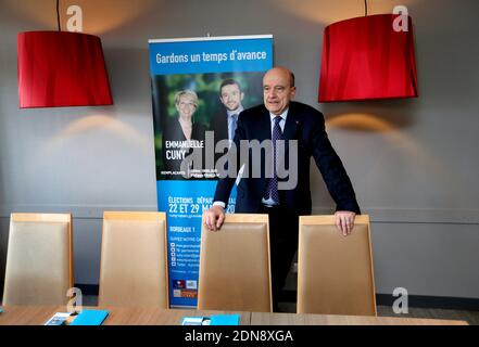 Exklusiv - Bordeaux Bürgermeister und Kandidat für die UMP-Partei Vorwahlen Alain Juppe während eines Treffens in Bordeaux, Frankreich am 27. Februar 2015. Foto von Patrick Bernard/ABACAPRESS.COM Stockfoto