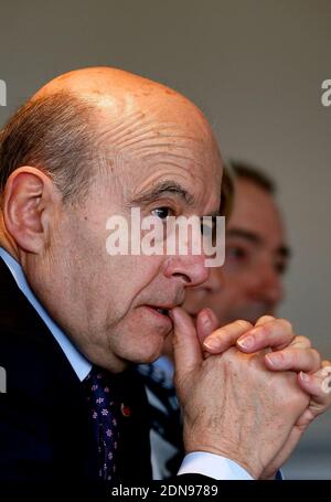 Exklusiv - Bordeaux Bürgermeister und Kandidat für die UMP-Partei Vorwahlen Alain Juppe während eines Treffens in Bordeaux, Frankreich am 27. Februar 2015. Foto von Patrick Bernard/ABACAPRESS.COM Stockfoto