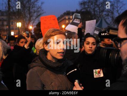 Clementine Autain nimmt an einer Mahnwache am Place de la Republique, Paris, Frankreich, am Mittwoch, den 7. Januar 2015 Teil, nachdem drei Schützen einen tödlichen Terroranschlag auf das französische Satiremagazin Charlie Hebdo in Paris verübt hatten, bei dem 12 Menschen getötet wurden. Foto von Alain Apaydin/ABACAPRESS.COM Stockfoto