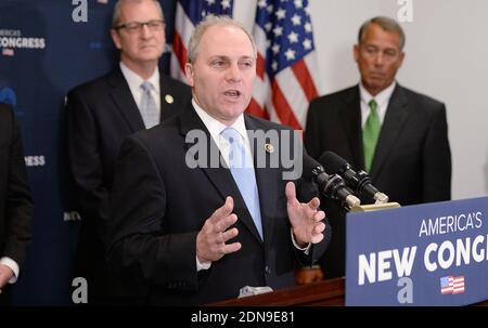 House Majority Whip Steve Scalise, R-La., beantwortet eine Frage über seine Rede vor einer David Duke-Organisation nach dem Treffen der Repräsentantenkonferenz im Keller des Kapitols am Mittwoch, 7. Januar 2015. Foto von Olivier Douliery/ABACAPRESS.COM Stockfoto