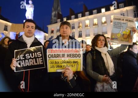 Am Mittwoch, den 7. Januar 2015, nehmen Menschen an einer Mahnwache in Nantes, Westfrankreich, Teil, nachdem drei Schützen in Paris einen tödlichen Terroranschlag auf das französische Satiremagazin Charlie Hebdo verübt hatten, bei dem 12 Menschen getötet wurden. Foto von Guy Durand/ABACAPRESS.COM Stockfoto