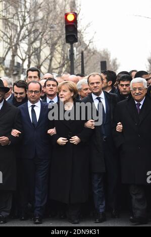 (L-R) der französische Präsident Francois Hollande, Premierminister Manuel Valls, Bundeskanzlerin Angela Merkel, Präsident des Europäischen Rates Donald Tusk, der Präsident der Palästinensischen Autonomiebehörde Mahmoud Abbas während eines stillen marsches gegen den Terrorismus in Paris, Frankreich, am 11. Januar 2015. Mehrere europäische Staatsoberhäupter nahmen an der Kundgebung Teil, um ihre Solidarität nach den jüngsten Terroranschlägen in Frankreich zum Ausdruck zu bringen und um den Opfern des Angriffs auf die französische Satirewoche Charlie Hebdo und einen koscheren Supermarkt in Paris zu gedenken. Foto von Thierry Orban/ABACAPRESS.COM Stockfoto