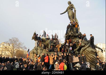 Hunderttausende nehmen am 11. Januar 2015 an einem schweigenden marsch gegen den Terrorismus am Place de la Nation in Paris Teil. Foto von Mireille Ampilhac/ABACAPRESS.COM Stockfoto