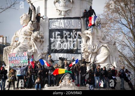 Hunderttausende versammelten sich am Place de la Republique vor dem marsch gegen den Terrorismus in Paris, Frankreich, am 11. Januar 2015. Mehrere europäische Staatsoberhäupter nahmen an der Kundgebung Teil, um ihre Solidarität nach den jüngsten Terroranschlägen in Frankreich zum Ausdruck zu bringen und um den Opfern des Angriffs auf die französische Satirewoche Charlie Hebdo und einen koscheren Supermarkt in Paris zu gedenken. Foto von Christophe Guibbaud/ABACAPRESS.COM Stockfoto