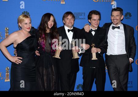 Patricia Arquette, Schauspielerin Lorelai Linklater, Regisseur Richard Linklater, Schauspieler Ellar Coltrane und Schauspieler Ethan Hawke posieren im Presseraum bei den 72. Jährlichen Golden Globe Awards, die am 11. Januar 2015 im Beverly Hilton in Beverly Hills, Los Angeles, CA, USA, stattfinden. Foto von Lionel Hahn/ABACAPRESS.COM Stockfoto