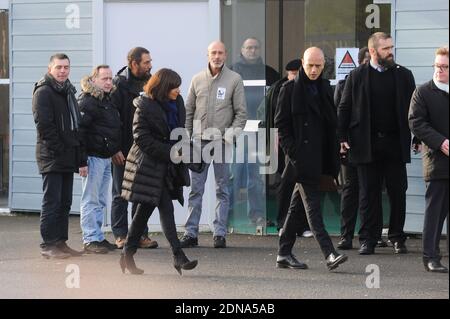 Die Pariser Bürgermeisterin Anne Hidalgo verlässt am 16. Januar 2014 das Begräbnis des französischen Karikaturisten und Charlie Hebdo-Herausgebers Stephane 'Charb' Charbonnier in Pontoise, außerhalb von Paris. Zwölf Menschen wurden getötet, darunter die Karikaturisten Charb, Wolinski, Cabu und Tignous sowie der stellvertretende Chefredakteur Bernard Maris, als mit Kalaschnikovs und einem Raketenwerfer bewaffnete Schützen am 7. Januar das Feuer in den Pariser Büros von Charlie Hebdo eröffneten. Foto von ABACAPRESS.COM Stockfoto