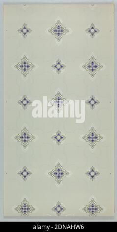 Deckenpapier, Gossler und Wilt Wall Paper Co., Philadelphia, Pennsylvania, maschinenbedrucktes Papier, flüssige Glimmer, zwei Quatrefoil-Motive, eines größer, eines kleiner, werden durch vining Foliate ogival-Linien verbunden und getrennt. Gedruckt in tiefblauem, braunem, schwarzem, grauem und weißem Glimmer auf hellem Untergrund., Philadelphia, Pennsylvania, USA, 1905–1915, Wandverkleidungen, Deckenpapier Stockfoto