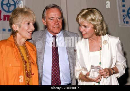 Olympia Dukakis, Jack Lemmon, Lee Remick bei den 14. Jährlichen Women in Film Awards, 8. Juni 1990 / Aktenzeichen # 34000-1327PLTHA Stockfoto