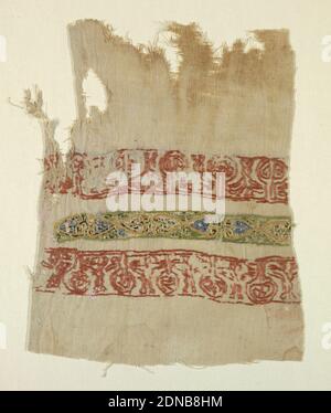 Fragment, Medium: Seide auf Leinen Technik: Bestickt, Fragment mit drei gestickten Bändern stilisierter Blumenformen und roten Schutzränder mit mehrfarbigem Mittelstreifen., China, 13. Jahrhundert, Stickerei & Stitching, Fragment Stockfoto