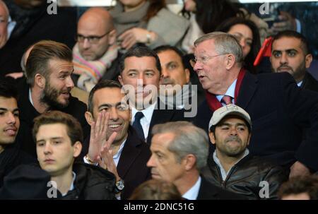 David Beckham, Sir Alex Ferguson, Youri Djorkaeff, Jamel Debbouze Teilnahme an der UEFA Champions League vierten Runde Fußballspiel, Paris Saint-Germain gegen Chelsea FC im Parc des Princes Stadion in Paris, Frankreich am 17. Februar 2015. Foto von Christian Liewig/ABACAPRESS.COM Stockfoto