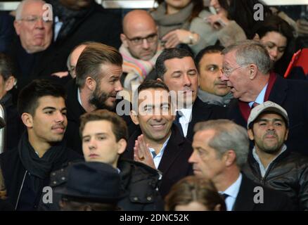 David Beckham, Sir Alex Ferguson, Youri Djorkaeff, Jamel Debbouze Teilnahme an der UEFA Champions League vierten Runde Fußballspiel, Paris Saint-Germain gegen Chelsea FC im Parc des Princes Stadion in Paris, Frankreich am 17. Februar 2015. Foto von Christian Liewig/ABACAPRESS.COM Stockfoto