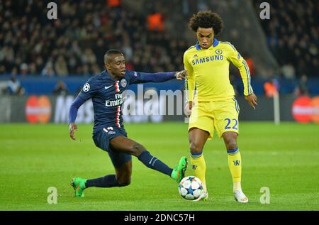 Blaise Matuidi von PSG und Willian von Chelsea beim vierten Fußballspiel der UEFA Champions League, Paris Saint-Germain gegen den FC Chelsea am 17. Februar 2015 im Stadion Parc des Princes in Paris, Frankreich. Das Spiel endete in einem Unentschieden von 1-1. Foto von Christian Liewig/ABACAPRESS.COM Stockfoto