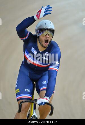 Frankreichs Quentin Lafargue feiert am 22. Februar 2015 Bronze im Sprint-Finale der Herren bei den UCI-Bahnradweltmeisterschaften in Saint-Quentin-en-Yvelines bei Paris.Foto von Christian Liewig Stockfoto