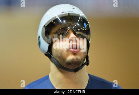 Frankreichs Quentin Lafargue feiert am 22. Februar 2015 Bronze im Sprint-Finale der Herren bei den UCI-Bahnradweltmeisterschaften in Saint-Quentin-en-Yvelines bei Paris.Foto von Christian Liewig Stockfoto