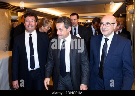 (L-R) CRIF Ile-de-France kommissionspräsident Ariel Amar, UMP-Parteipräsident und ehemaliger französischer Präsident Nicolas Sarkozy und CRIF-Vizepräsident Francis Kalifat beim 30. Jährlichen Abendessen des Vertretungsrates der Juden Frankreichs (CRIF), das am 23. Februar 2015 im Pullman Montparnasse Hotel in Paris, Frankreich, stattfand. Fotopool von Erez Lichtfeld/ABACAPRESS.COM Stockfoto