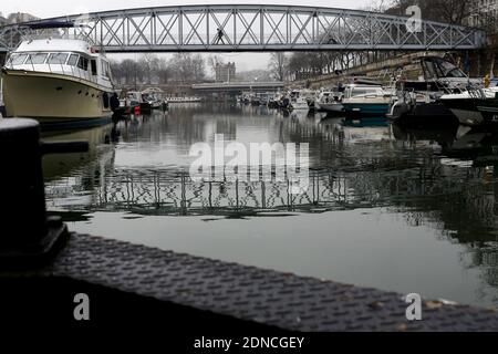 Illustration der Entdeckung auf dem Ariane-Boot des unterirdischen Teils des Kanals Saint Martin, zwischen dem Hafen des Arsenals und dem Tempel Faubourg du, in Paris, am 26. Februar 2015. Foto von Stephane Lemouton/ABACAPRESS.COM Stockfoto