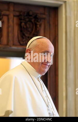 Papst Franziskus trifft am 2. März 2015 den Premierminister der Regionalregierung Irakisch-Kurdistans, Nechirvan Idris Barzani, im Vatikan. Am Tag zuvor erinnerte Papst Franziskus beim angelusgebet an die Menschen in Syrien und im Irak und sagte: "Leider gibt es keine Beendigung in den dramatischen Nachrichten über Gewalt, Entführungen und Schikanen gegen Christen, die uns aus Syrien und dem Irak erreichen." Foto von ABACAPRESS.COM Stockfoto