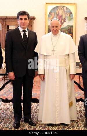 Papst Franziskus trifft am 2. März 2015 den Premierminister der Regionalregierung Irakisch-Kurdistans, Nechirvan Idris Barzani, im Vatikan. Am Tag zuvor erinnerte Papst Franziskus beim angelusgebet an die Menschen in Syrien und im Irak und sagte: "Leider gibt es keine Beendigung in den dramatischen Nachrichten über Gewalt, Entführungen und Schikanen gegen Christen, die uns aus Syrien und dem Irak erreichen." Foto von ABACAPRESS.COM Stockfoto