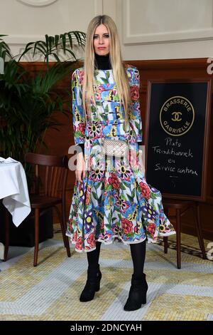 Laura Bailey nimmt am 10. März 2015 an der Chanel Herbst/Winter 2015-2016 Ready-to-Wear-Kollektion in Paris, Frankreich, Teil. Foto von Nicolas Briquet/ABACAPRESS.COM Stockfoto