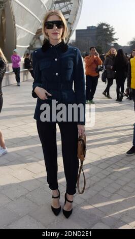Elena Perminova kommt zur Louis Vuitton Herbst-Winter 2015/2016 Ready-to-Wear Kollektion Show, die am 11. März 2015 in der Fondation Louis Vuitton in Paris, Frankreich, stattfand. Foto von Laurent Zabulon/ABACAPRESS.COM Stockfoto