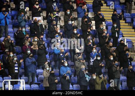 Reading, Großbritannien. Dezember 2020. Die Heimfans vor dem Sky Bet Championship Spiel im Madejski Stadion, Reading (Foto von Paul Chesterton/Focus Images/Sipa USA) 16/12/2020 Kredit: SIPA USA/Alamy Live News Stockfoto