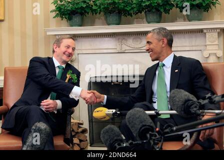 Präsident Barack Obama trifft im Oval Office mit dem irischen Premierminister (Taoiseach) Enda Kenny zusammen. Washington, DC, USA, am 17. März 2015. Foto von Dennis Brack/Pool/ABACAPRESS.COM Stockfoto