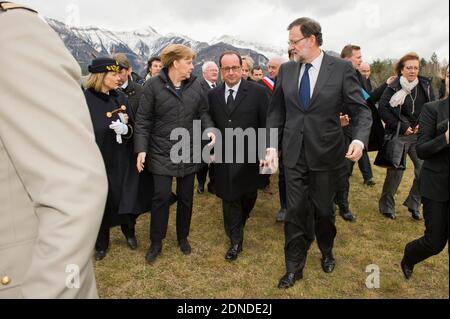 (L-R) die Präfektin der Alpes de Haute-Provence Patricia Willaert, Bundeskanzlerin Angela Merkel, der französische Präsident Francois Hollande und der spanische Premierminister Mariano Rajoy kommen am 25. März 2015 in Seyne-les-Alpes, Frankreich, an. Merkel, Hollande, Kraft und Rajoy werden den Unfallort am 24. März 2015, an dem eine A320 von Germanwings abgestürzt ist, inspizieren. Foto von Lilian Auffret/Pool/ABACAPRESS.COM Stockfoto