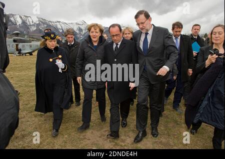 (L-R) die Präfektin der Alpes de Haute-Provence Patricia Willaert, Bundeskanzlerin Angela Merkel, der französische Präsident Francois Hollande und der spanische Premierminister Mariano Rajoy kommen am 25. März 2015 in Seyne-les-Alpes, Frankreich, an. Merkel, Hollande, Kraft und Rajoy werden den Unfallort am 24. März 2015, an dem eine A320 von Germanwings abgestürzt ist, inspizieren. Foto von Lilian Auffret/Pool/ABACAPRESS.COM Stockfoto