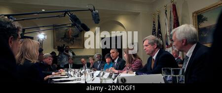 Präsident Barack Obama trifft sich mit Mitgliedern des Beraterrates des Präsidenten für Wissenschaft und Technologie. Washington DC, USA, 27. März 2015. Foto von Dennis Brack/Pool/ABACAPRESS.COM Stockfoto