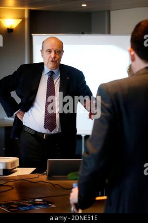 Exklusiv - Bordeaux Bürgermeister und Kandidat für die UMP-Partei Vorwahlen Alain Juppe während eines Treffens in Bordeaux, Frankreich am 27. Februar 2015. Foto von Patrick Bernard/ABACAPRESS.COM Stockfoto