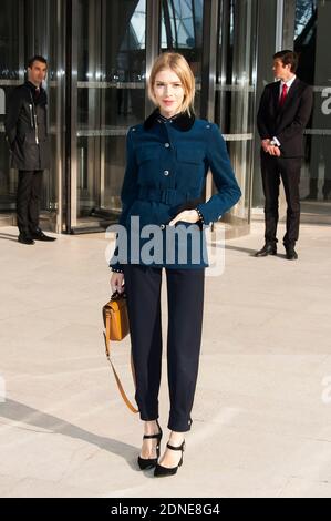 Elena Perminova kommt zur Louis Vuitton Herbst/Winter 2015-2016 Ready-to-Wear Kollektion Show, die am 11. März 2015 in der Fondation Louis Vuitton in Paris, Frankreich, stattfand. Foto von Nicolas Genin/ABACAPRESS.COM Stockfoto