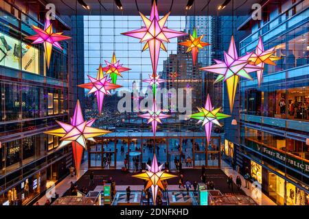 Weihnachtsschmuck In New York Time Warner Center Manhattan New York City Stockfoto