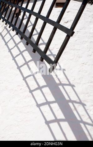 Detail der Windmühlenarm und seinem Schatten. Alcázar de San Juan, Ciudad Real Provinz, Castilla La Mancha, Spanien. Stockfoto