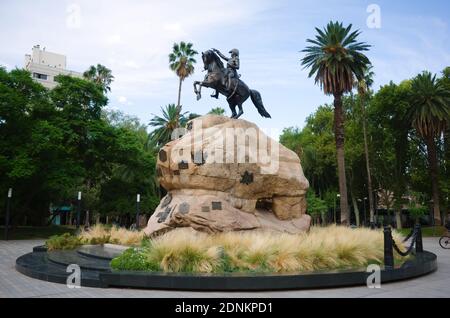 Denkmal des Generals San Martin auf einem Pferd auf dem Platz Plaza San Martin in Mendoza, Argentinien Stockfoto