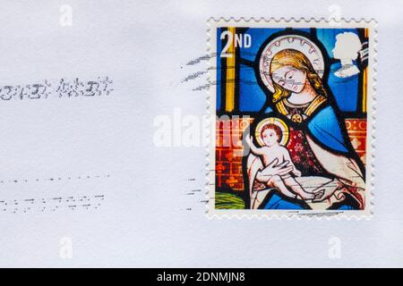 Weihnachtsmarke 2. Klasse mit Madonna und Kind auf Umschlag - Briefmarke 2. Klasse Stockfoto