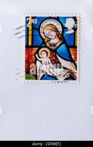 Weihnachtsmarke 2. Klasse mit Madonna und Kind auf Umschlag - Briefmarke 2. Klasse Stockfoto