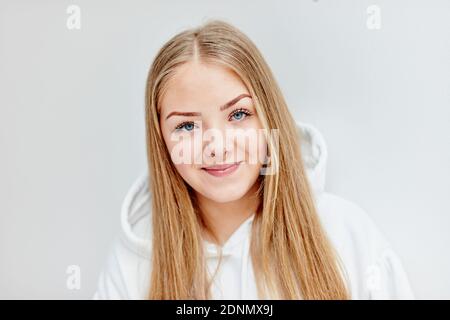 Porträt der lächelnde Frau Stockfoto