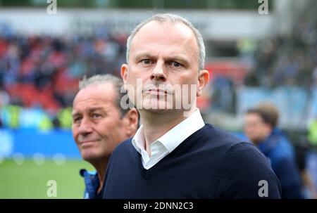 Schalke, Deutschland. 11. Mai 2019. firo: 11.05.2019, Fußball, 2018/2019, 1. Bundesliga: Bayer Leverkusen - FC Schalke 04 Huub Stevens, und Jochen Schneider, Manager weltweit Credit: dpa/Alamy Live News Stockfoto