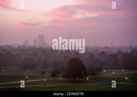 Am frühen Morgen Blick auf London, England von Primrose Hill Stockfoto