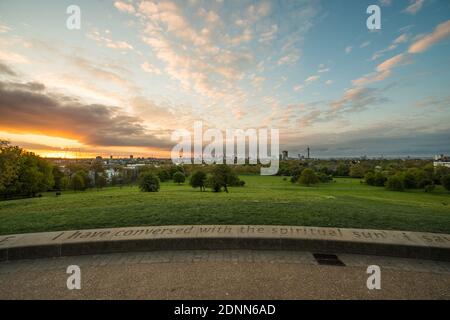 Sonnenaufgang über London, England von Primrose Hill Stockfoto