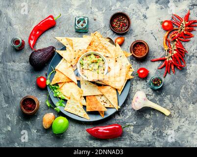 Zutaten für hausgemachte Guacamole.köstliche Speisen der traditionellen mexikanischen Guacamole Stockfoto